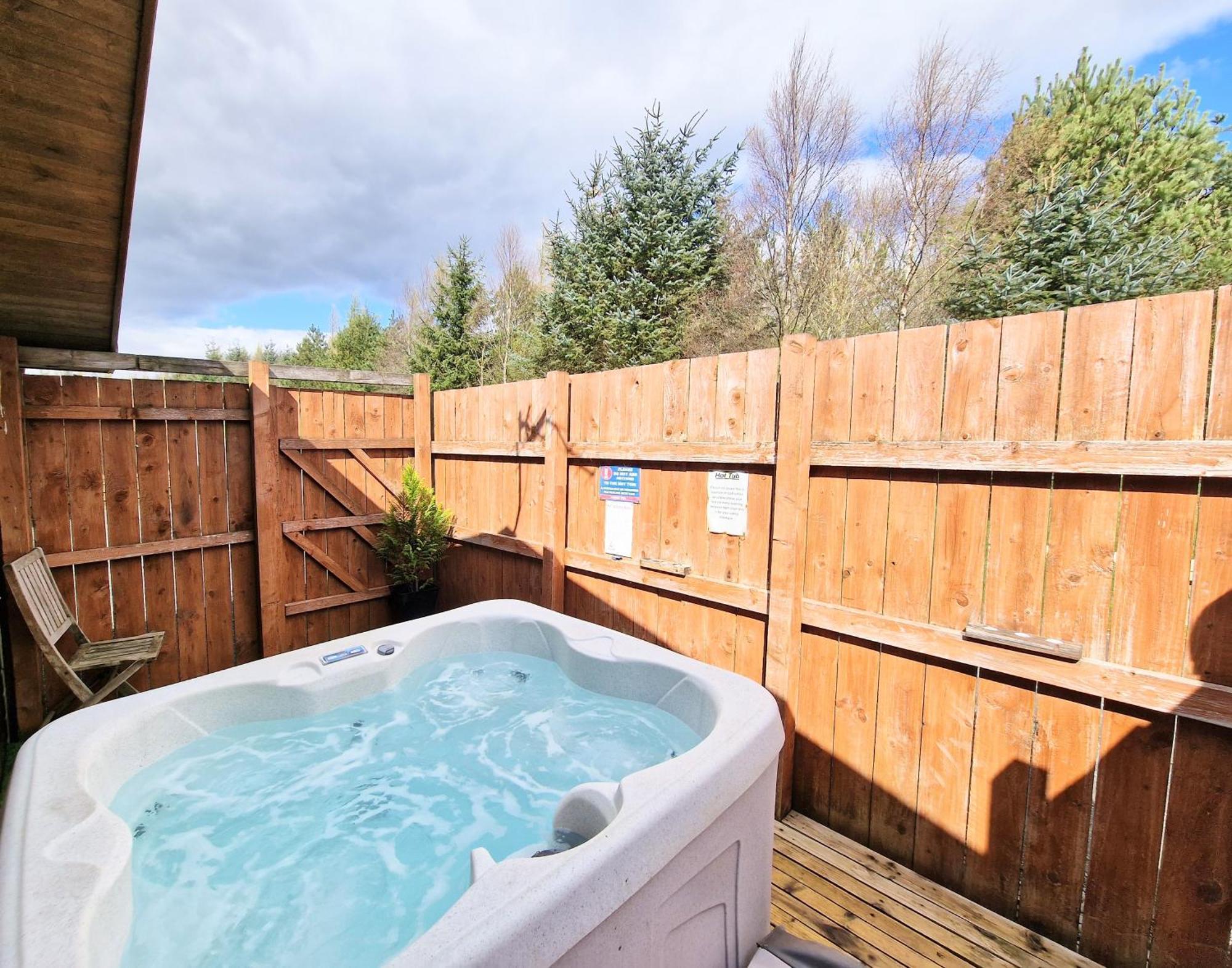 Ochil 8 With Private Hot Tub - Fife - Loch Leven - Lomond Hills Villa Kelty Eksteriør billede