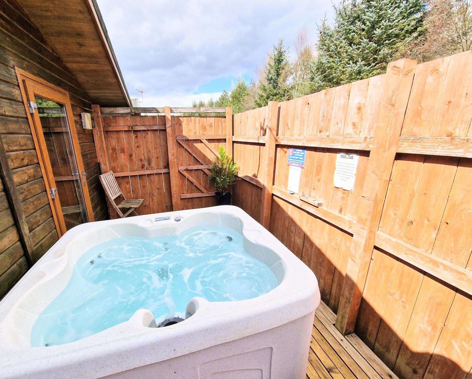 Ochil 8 With Private Hot Tub - Fife - Loch Leven - Lomond Hills Villa Kelty Eksteriør billede